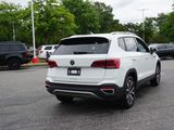 Used 2023 Volkswagen Taos SE w/ Panoramic Sunroof Package image 4