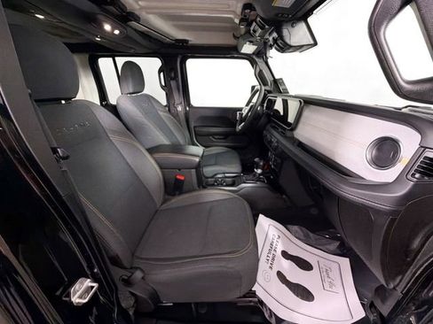 Used 2024 Jeep Wrangler Sahara image 27