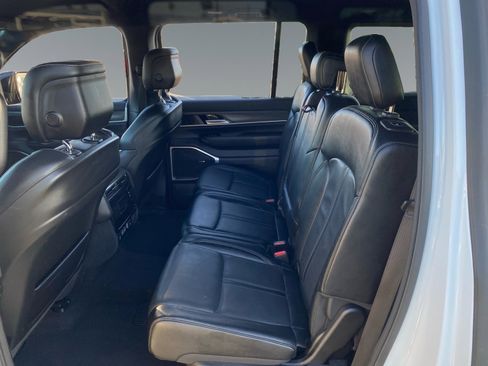 Used 2024 Jeep Wagoneer Series II w/ Flexible Seating Group RWD image 13