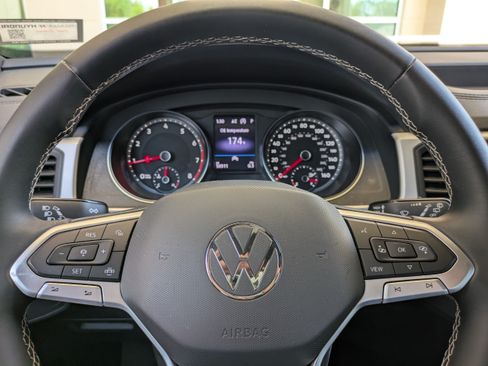 Used 2021 Volkswagen Atlas Cross Sport SE FWD image 26