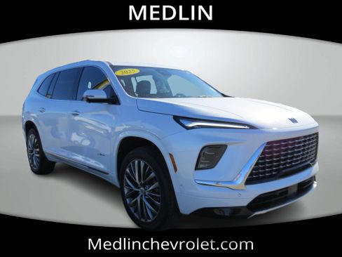 Used 2025 Buick Enclave Avenir w/ Super Cruise Package image 2