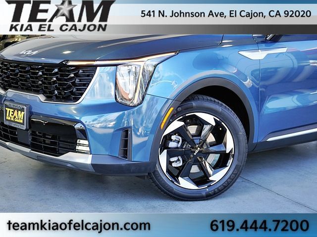 Certified 2025 Kia Sorento EX FWD image 3