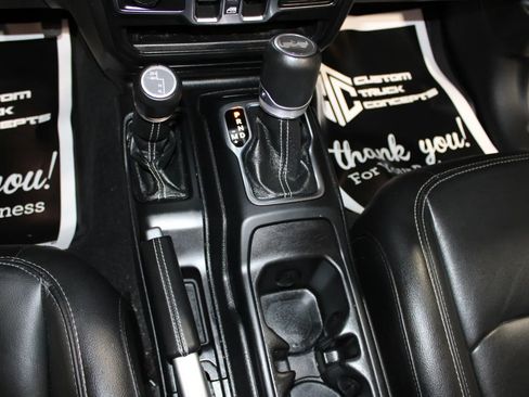 Used 2021 Jeep Wrangler Unlimited Sahara AWD/4WD image 41