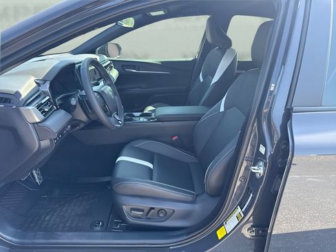 Used 2025 Toyota Camry SE FWD image 9