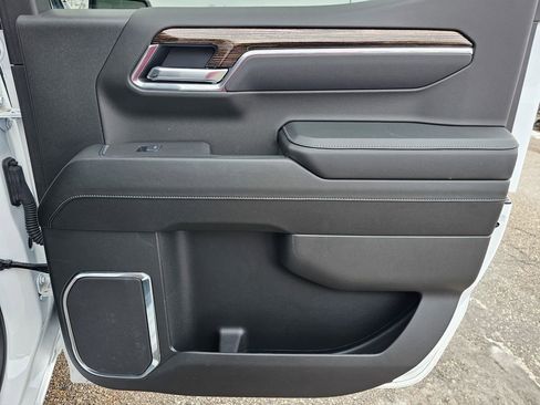 Certified 2025 GMC Sierra 1500 SLE w/ Preferred Package image 37