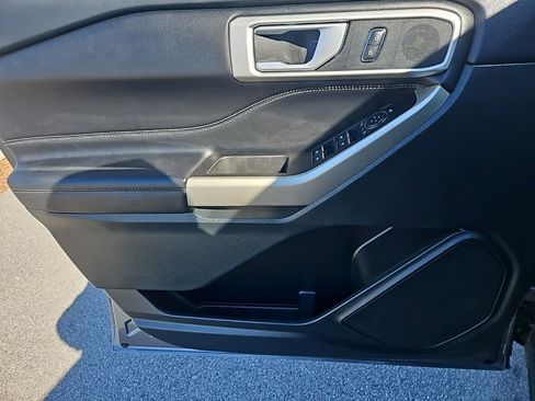 Used 2023 Ford Explorer XLT w/ Equipment Group 202A image 14