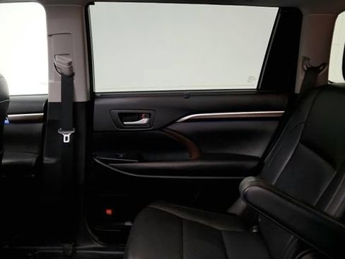 Used 2015 Toyota Highlander Limited Platinum FWD image 46