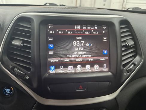 Used 2015 Jeep Cherokee Limited w/ Luxury Group AWD/4WD image 18