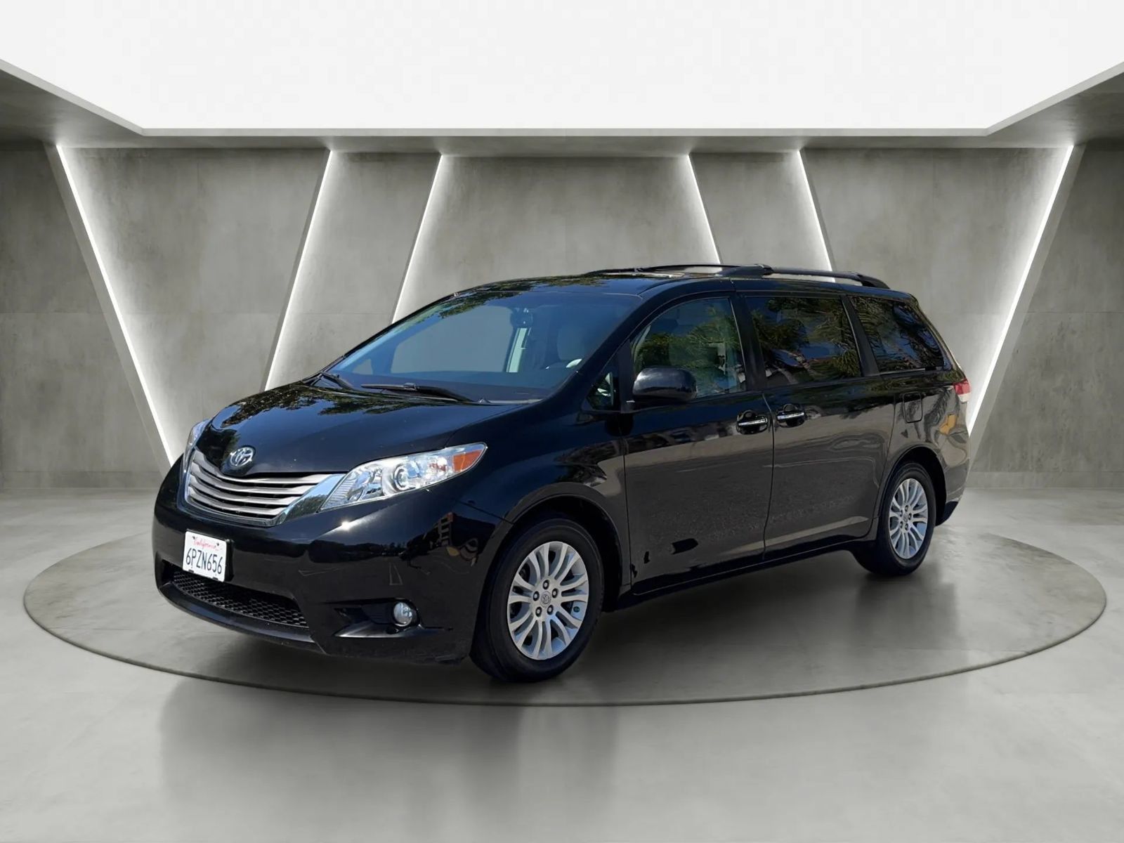 Used 2011 Toyota Sienna XLE w/ Premium Pkg FWD image 7