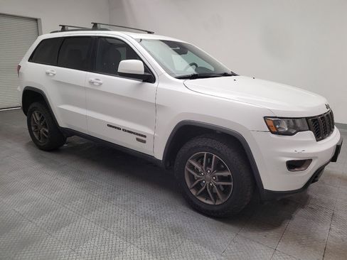 Used 2017 Jeep Grand Cherokee Laredo AWD/4WD image 11