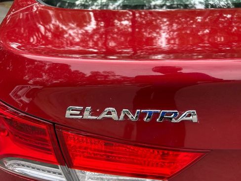 Used 2012 Hyundai Elantra GLS w/ Preferred Pkg 3 FWD image 10