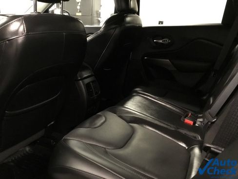 Used 2019 Jeep Cherokee Limited w/ Luxury Group AWD/4WD image 27