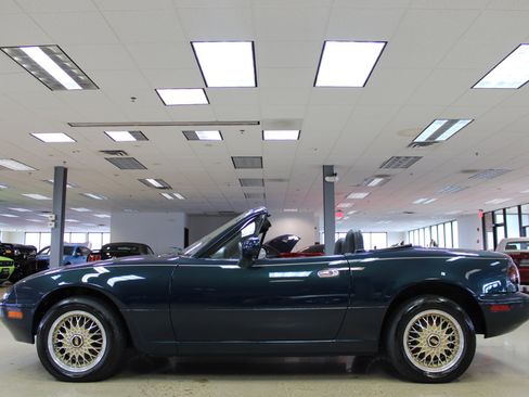 Used 1996 MAZDA MX-5 Miata image 9