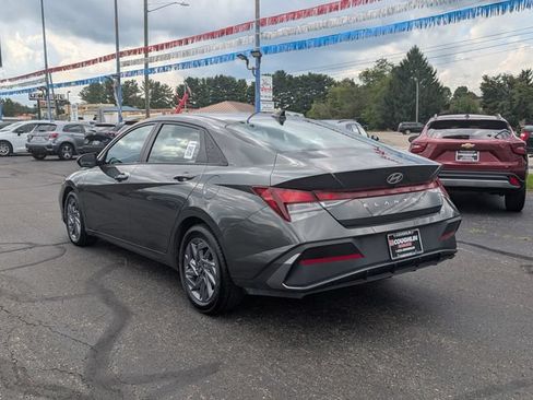 Used 2024 Hyundai Elantra SEL FWD image 5