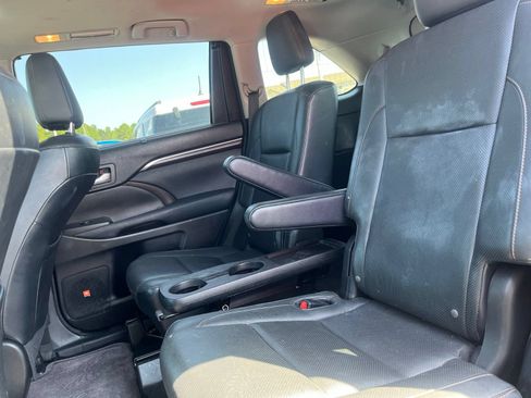 Used 2015 Toyota Highlander Limited w/ Driver Technology Package AWD/4WD image 12