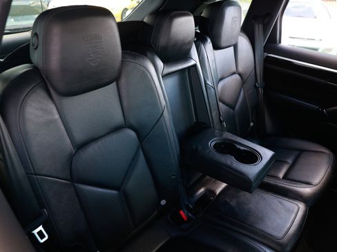 Used 2014 Porsche Cayenne Platinum Edition image 17