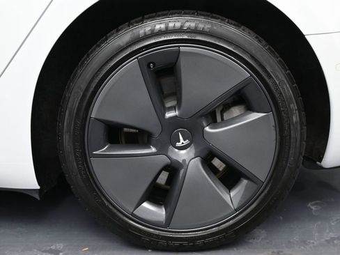 Used 2021 Tesla Model 3 Long Range image 9