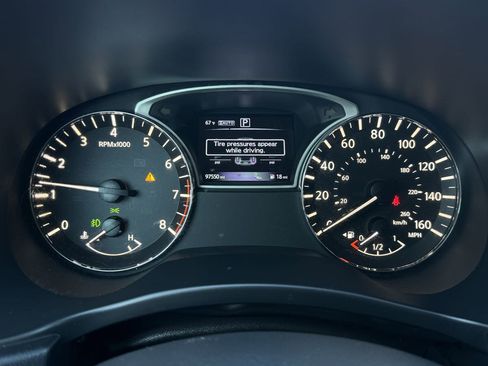 Used 2019 Nissan Pathfinder SV image 5