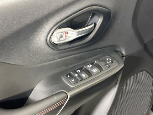 Used 2022 Jeep Cherokee Trailhawk w/ Sun, Sound & Nav Group image 18