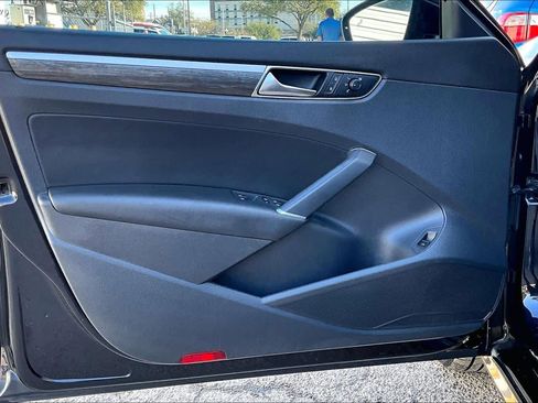 Used 2018 Volkswagen Passat 2.0T SE image 21