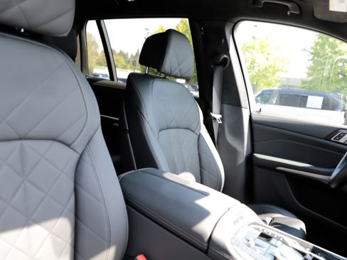 Used 2023 BMW X7 xDrive40i w/ M Sport Package AWD/4WD image 9