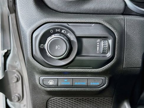 Used 2023 Jeep Wrangler Unlimited Sahara AWD/4WD image 16