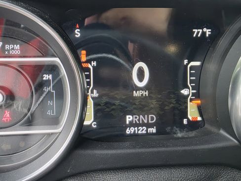 Used 2019 Jeep Wrangler Unlimited Sahara w/ Uconnect 4C Nav & Sound Group AWD/4WD image 25