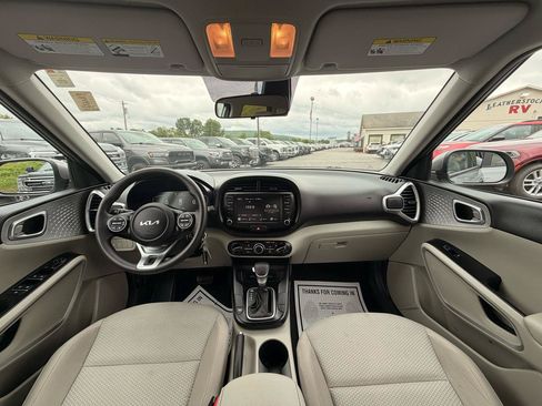 Used 2024 Kia Soul LX FWD image 17