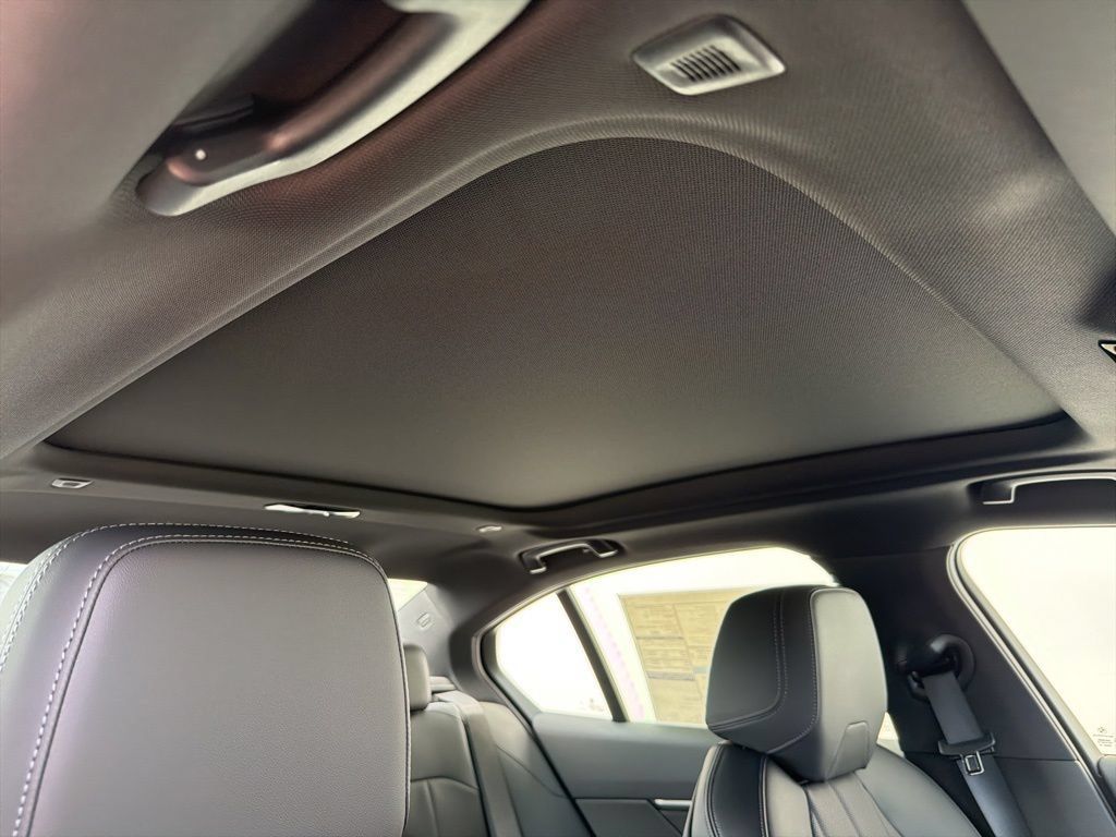 New 2027 BMW 550e xDrive AWD/4WD image 23