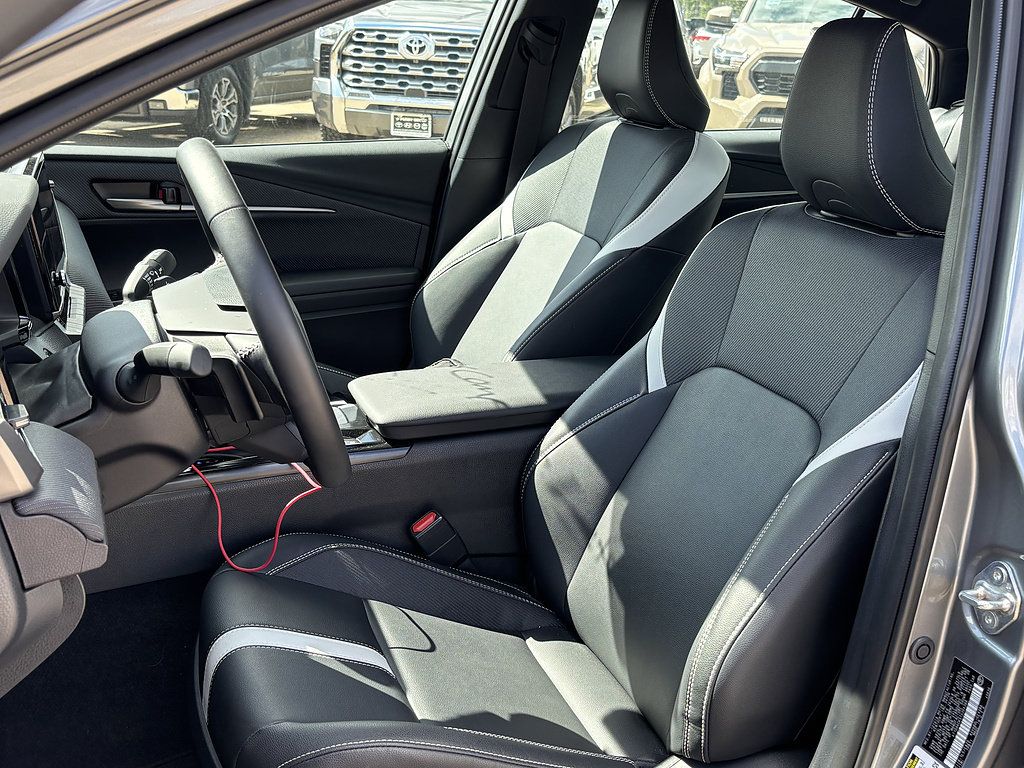 Used 2026 Toyota Camry SE w/ Convenience Package FWD image 6