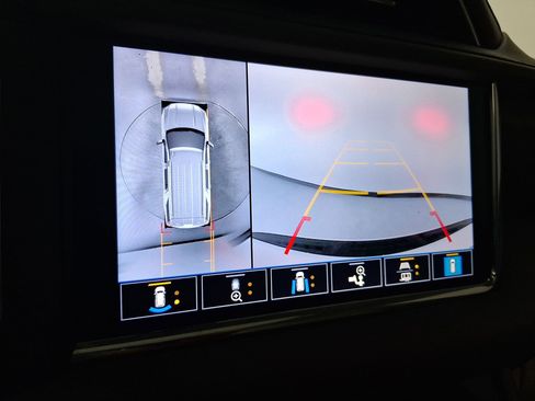 Used 2021 GMC Yukon XL Denali w/ Denali Premium Package image 25