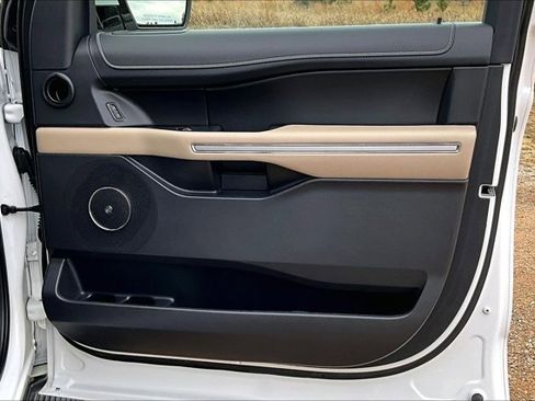 Used 2024 Ford Expedition Limited image 29