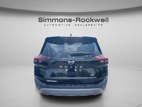 Used 2023 Nissan Rogue S image 6