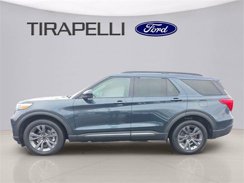 Used 2022 Ford Explorer XLT w/ Equipment Group 202A image 3