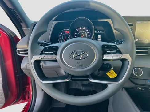 Used 2023 Hyundai Elantra SE FWD image 11