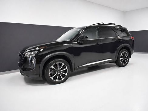 New 2026 Nissan Pathfinder Platinum AWD/4WD image 2