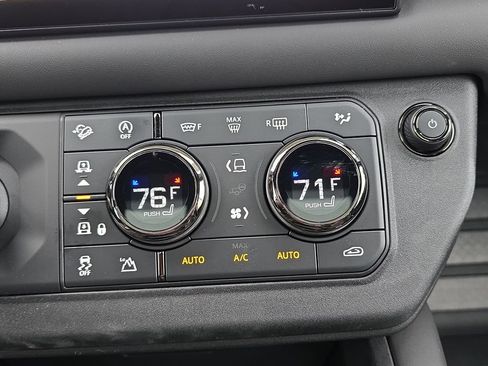Used 2025 Land Rover Defender 110 AWD/4WD image 23