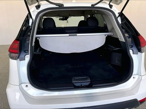 Used 2019 Nissan Rogue S FWD image 40