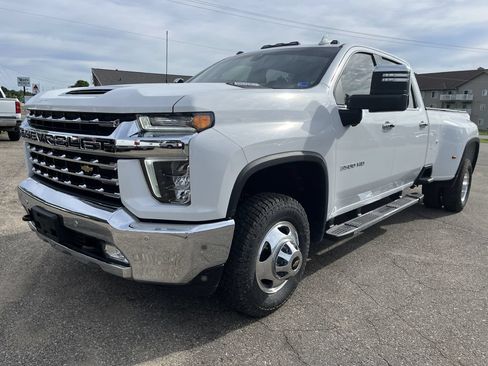 Used 2022 Chevrolet Silverado 3500 LTZ w/ LTZ Convenience Package AWD/4WD image 2