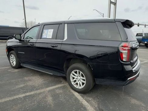 Used 2023 Chevrolet Suburban LT RWD image 6