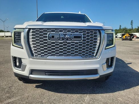 Used 2023 GMC Yukon XL Denali AWD/4WD image 3