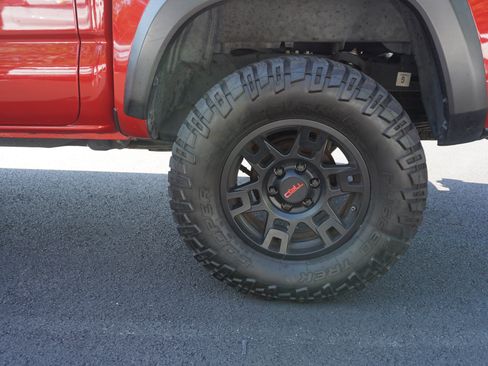 Used 2018 Toyota Tacoma TRD Off-Road AWD/4WD image 6