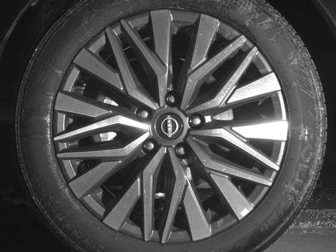 Used 2025 Nissan Altima 2.5 SV FWD image 12