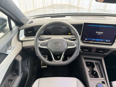 New 2026 Volkswagen Tiguan SE R-Line FWD image 23
