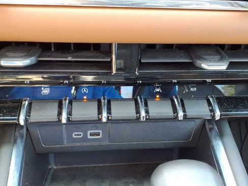 Used 2023 GMC Canyon AT4 w/ Technology Package image 30