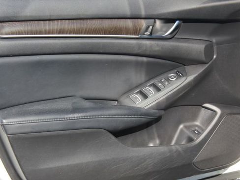Used 2018 Honda Accord EX image 21