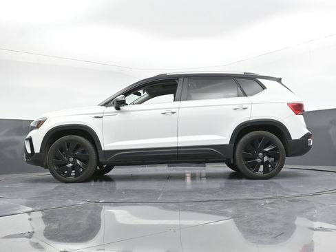 Used 2024 Volkswagen Taos SE w/ Panoramic Sunroof Package image 25