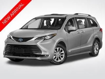 Used 2022 Toyota Sienna XLE