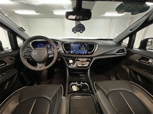 Used 2025 Chrysler Pacifica Limited w/ Trailer Tow Group image 21