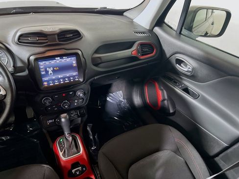 Used 2018 Jeep Renegade Trailhawk w/ UConnect 8.4 Nav Group AWD/4WD image 21